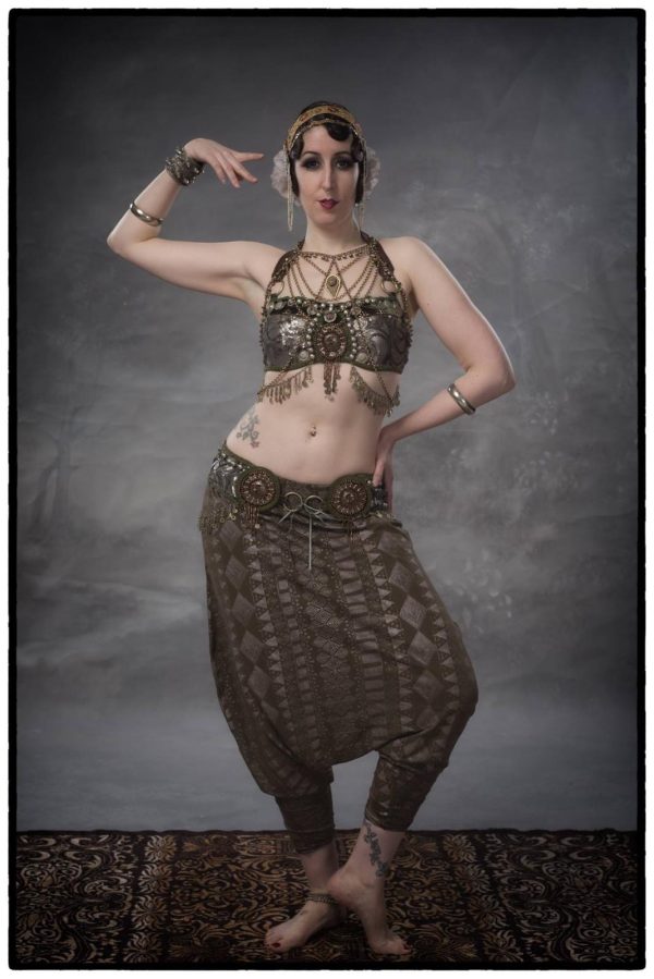 Tribal Fusion Bellydance: Layering Playtime pe 25.4.-2.5. klo 17:15 (75 min)