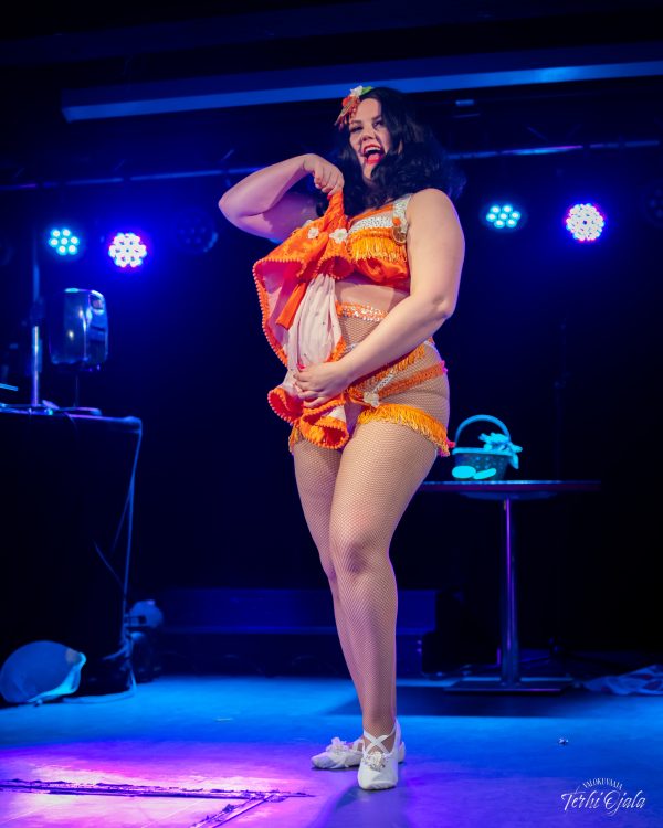Burleskitanssi Express Yourself! - tiiviskurssi su 25.5. klo 14:00 (1,5t)